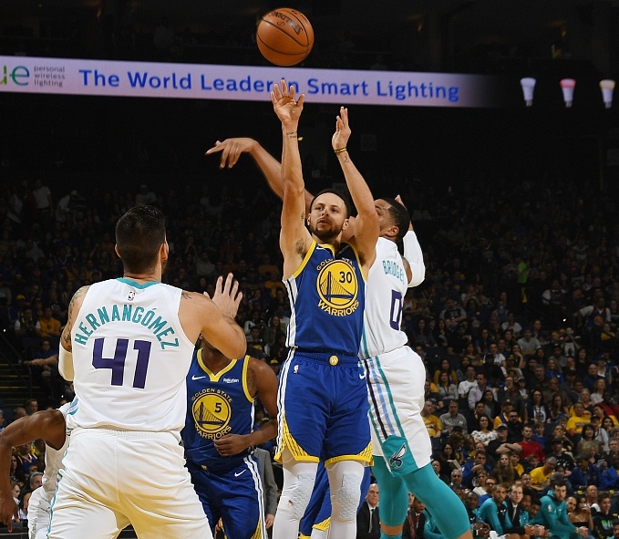  阿德巴约内线统治力尽显，热火大胜黄蜂稳固季后赛排名